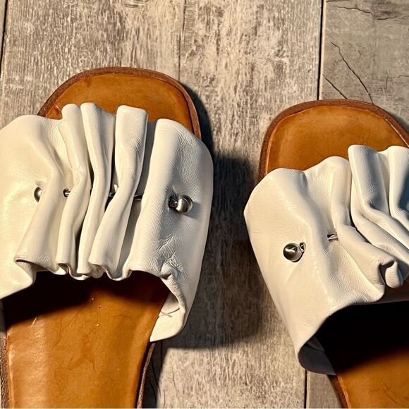NEW 1. STATE Fann Ruched Leather Light White Silver Pin Slide Sandal 8.5 - Picture 3 of 8